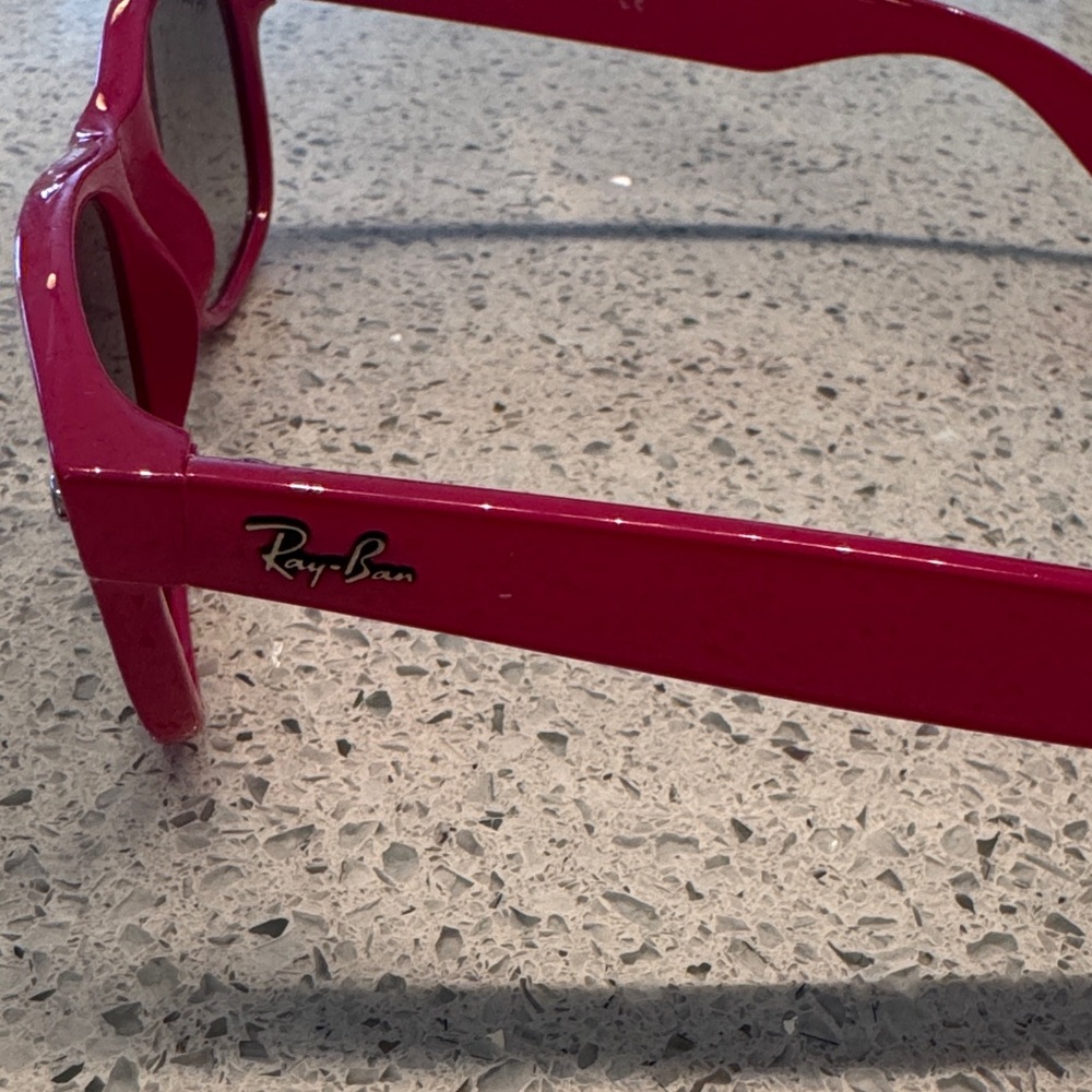 Never Worn Ray-Ban Hot Pink Wayfarer Sunglasses with Smoke Lenses - Picture 5 of 6